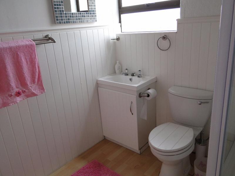 To Let 3 Bedroom Property for Rent in Britannia Bay Western Cape